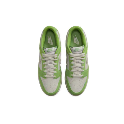 DR0156_300-Nike Dunk Low Safari Swoosh Chlorophyll4.jpg