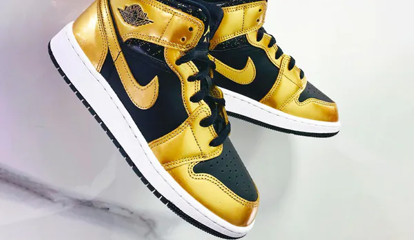 Nike Air Jordan 1 Mid Gold Glitter.jpg