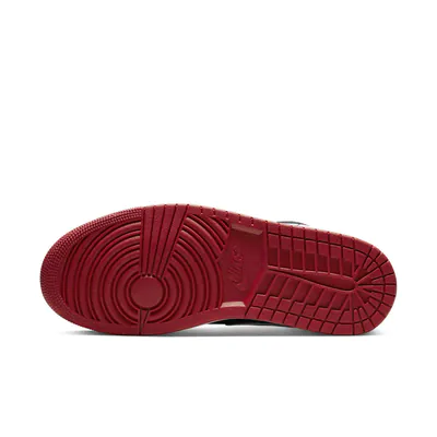 553558-066-Nike Air Jordan 1 Low Alternate Bred Toe4.jpg