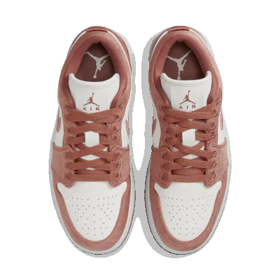 Air Jordan 1 Low SE Peach Canvas 4.png