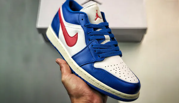 Nike Air Jordan 1 Low French Blue web.jpg