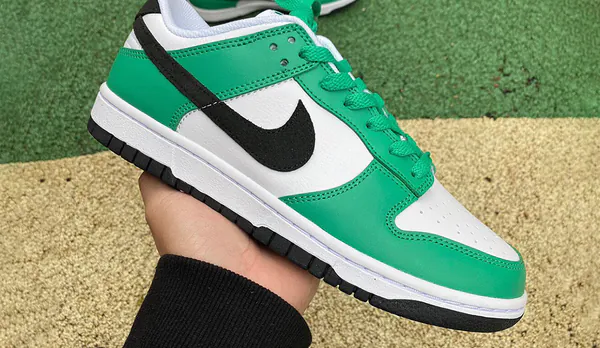 Nike Dunk Low Celtics  FN3612-300 web.jpg