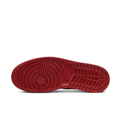 553558-161-Nike Air Jordan 1 Low Bred Toe4.jpg