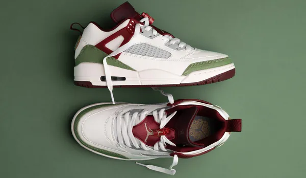 aj1retrolowog-2 (1).jpg