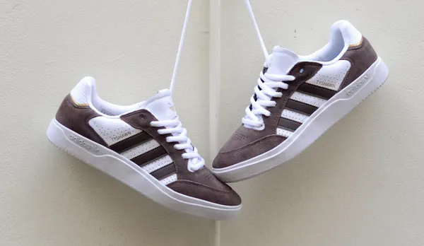 adidas tyshawn low brown web.png