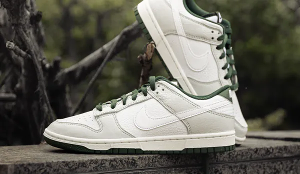 Nike Dunk Low Vintage Green-HF2874-001.png