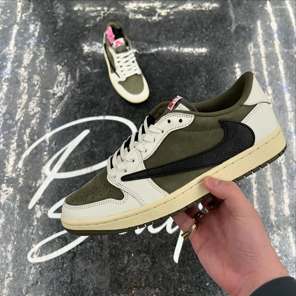 Travis Scott x Nike Air Jordan 1 Low Medium Olive 1.png