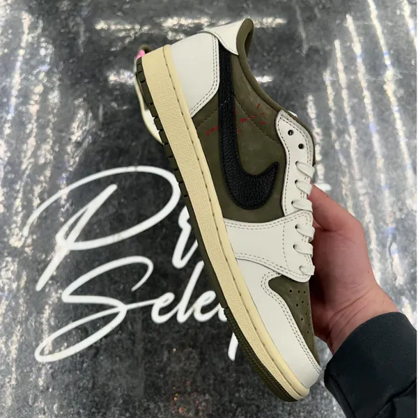 Travis Scott x Nike Air Jordan 1 Low Medium Olive 3.png