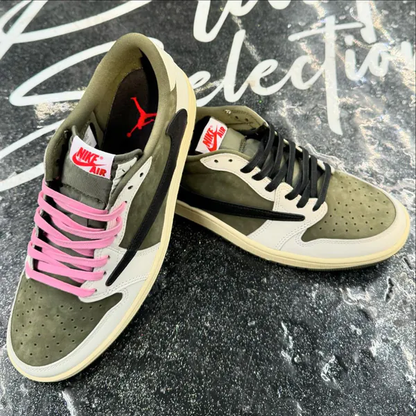 Travis Scott x Nike Air Jordan 1 Low Medium Olive 5.png