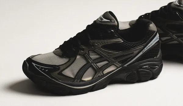 AsicsGelNYCBlackMen2.jpg