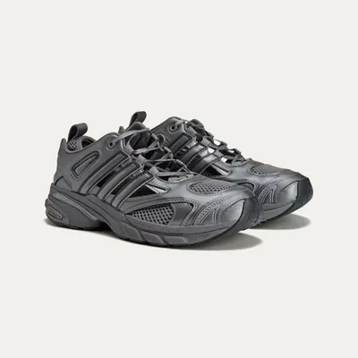 Adistar Pose Taqwa Bint Ali Schuh iron metallic_0002_Ebene 4.jpg