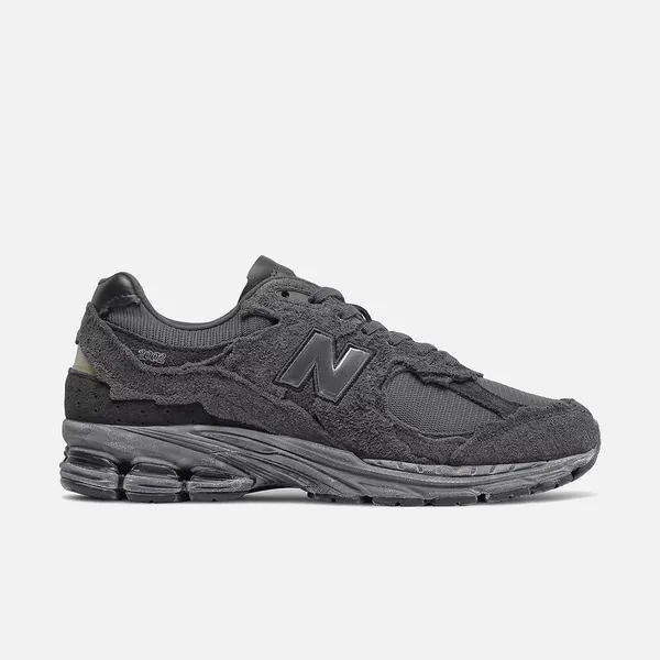 2002-dark-grey-snkr-1.jpg
