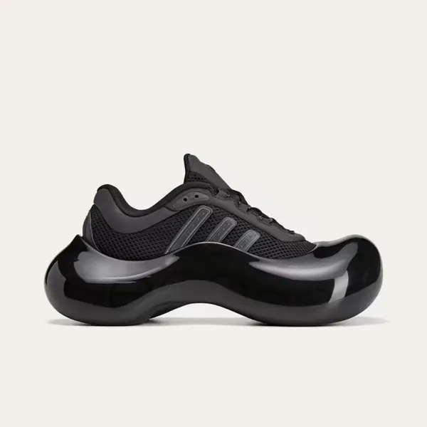 moonrubber-black-snkr-1.jpg