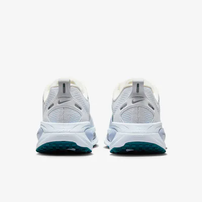 Nike-Vomero-18_0001_Ebene 4.jpg