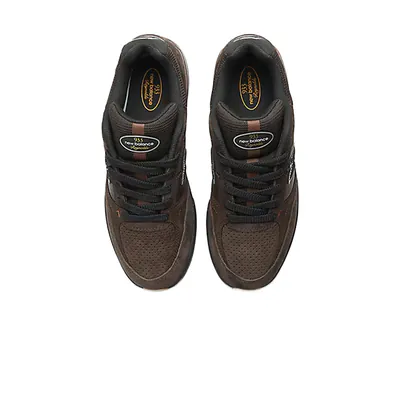 andrew-reynolds-x-new-balance-numeric-933-brown-black-nm933bar-2.png