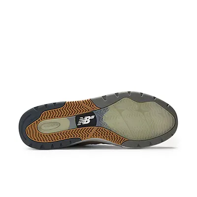 andrew-reynolds-x-new-balance-numeric-933-castlerock-nm933mlt-5.png