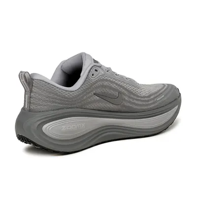 nike-vomero-plus-wolf-grey-im5019-001-2.png