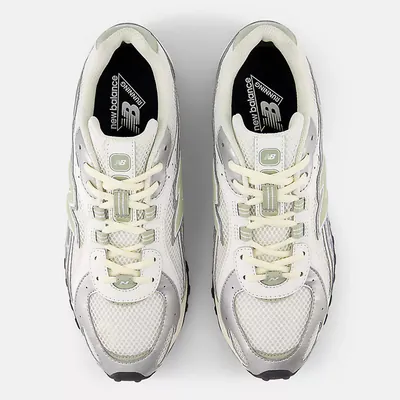 new-balance-204l-silver-metallic-garter-snake-u204lswb-4.png