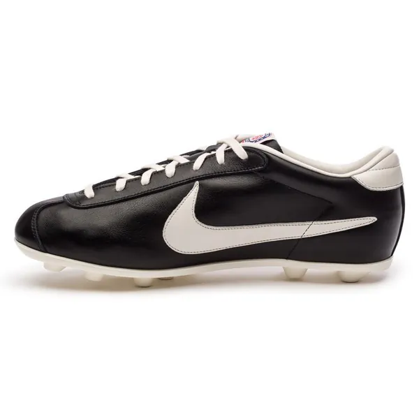 Sneaker trifft Fußballkultur6e54e93be70a.jpg