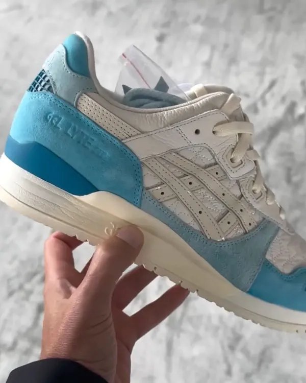 Ronnie Fieg x Asics Gel-Lyte IIIronnie-fieg-kith-asics-gel-lyte-iii-blue-white-3.jpeg