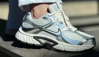 Nike V5 RNR Blue Tint menu2 snkr.png