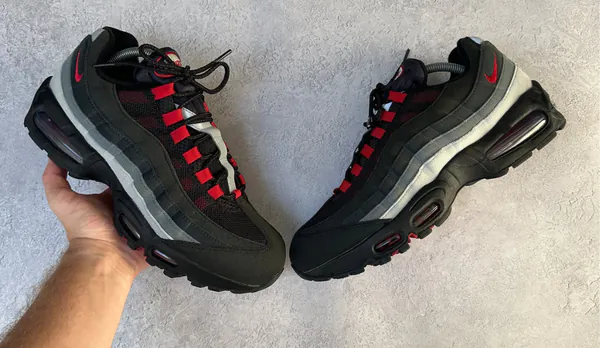 liverpool fc x nike am95 menu2 snkr.png