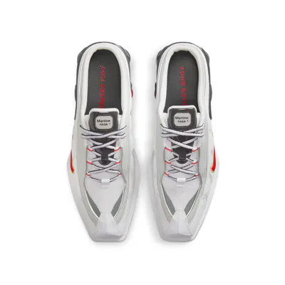 martine-rose-x-nike-shox-mr4-metallic-platinum-im5420-100-4.png