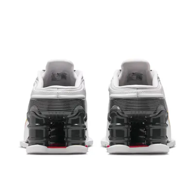 martine-rose-x-nike-shox-mr4-metallic-platinum-im5420-100-5.png