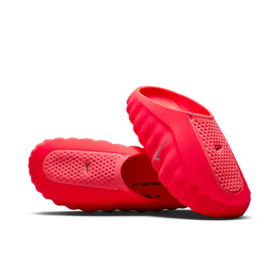 solar-red-hyper-crimson-black-chrome-hq4307-600-3.png