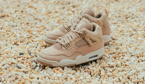 Nike Air Jordan 4 Cozy Girl menu2 snkr.png