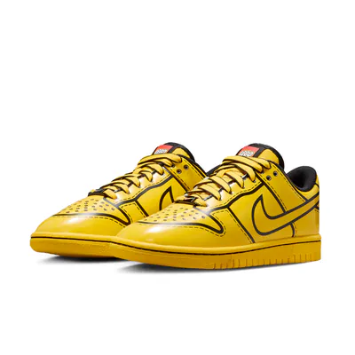lego-x-nike-dunk-low-gs-tour-yellow-if2117-700-2.png