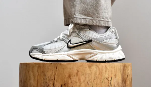Nike V5 RNR Sail Light Orewood Brown menu2 snkr.png