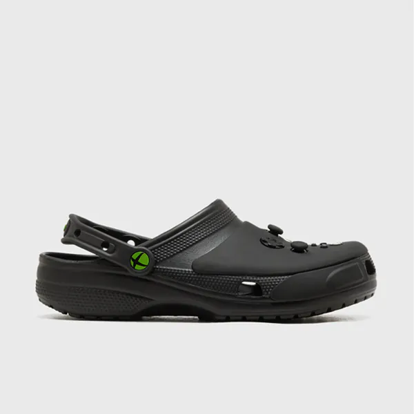 xbox-x-crocs-classic-clog-211439-001-1.png