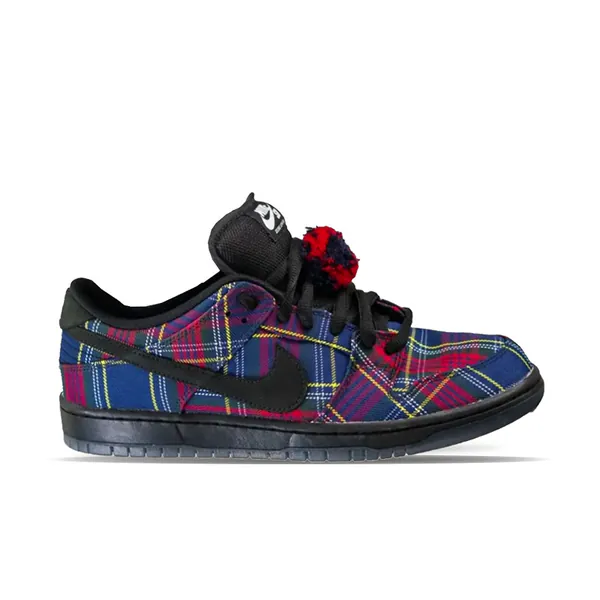 nardwuar-x-nike-sb-dunk-low-red-blue-ii1493-600-1.png
