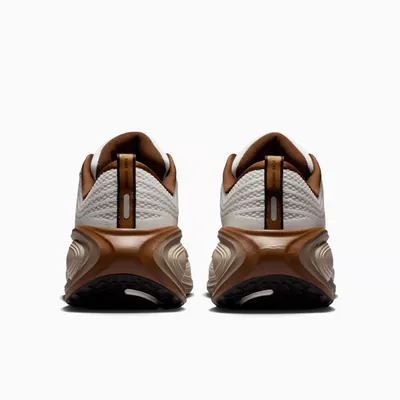 nike-vomero-plus-sail-pecan-io4482-100-5.png