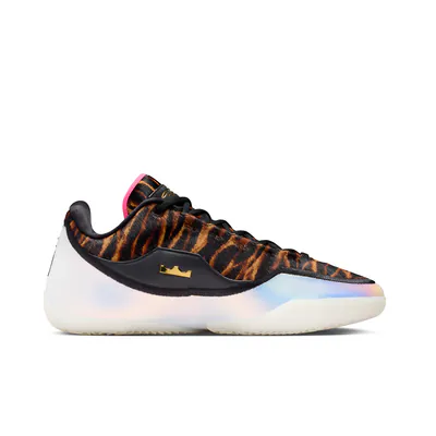 nike-lebron-xxiii-heat-wave-io1115-100-2.png