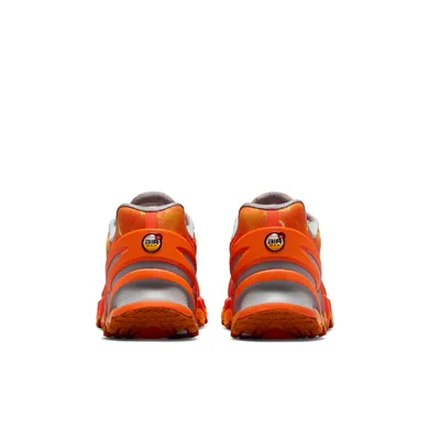 palace-x-nike-air-max-dn8-safety-orange-ib4181-800-5.png