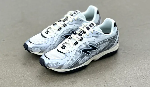 New Balance 204L Silver Metallic Black menu2 snkr.png