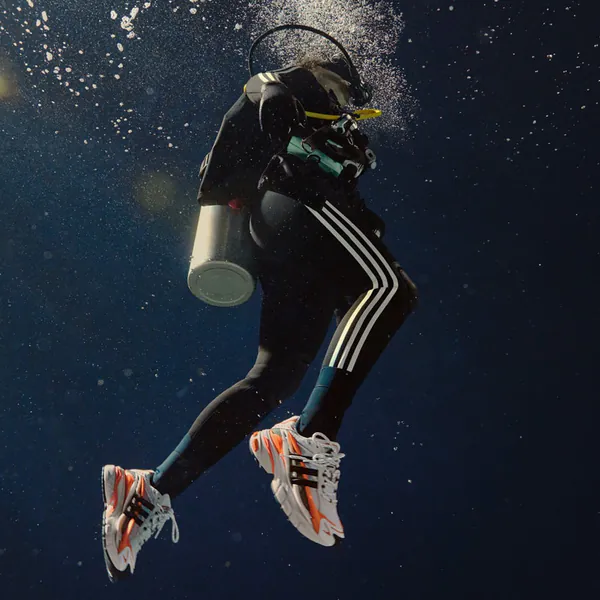 Pharrell Williams x adidas Adistar Jellyfish Focus Olive Orange 1x1.jpg