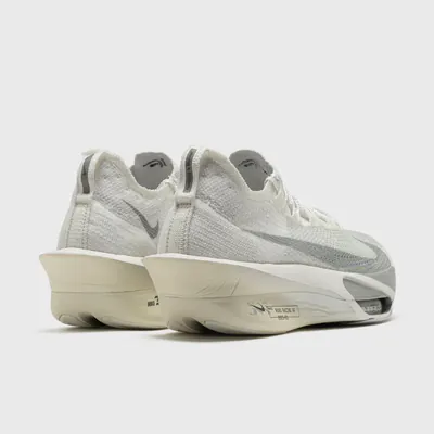 nike-air-zoom-alphafly-next-3-running-is-mental-iq0309-094-4.png