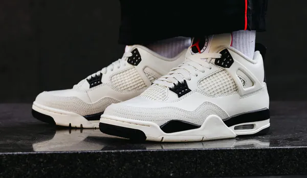 Nike Air Jordan 4 Flight Club menu2 snkr.png