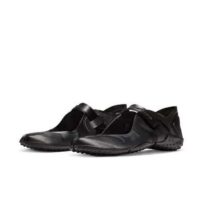 nikeskims-rift-satin-black-iq7158-001-3.png