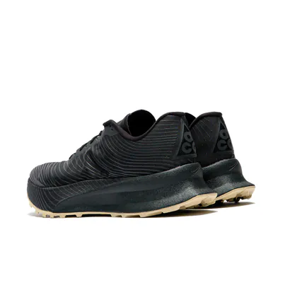 nike-acg-ultrafly-trail-sp-black-ir7317-001-3.png