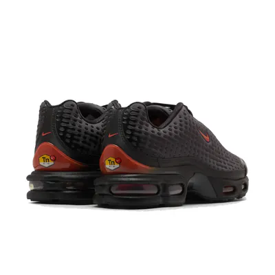 nike-air-max-plus-vii-black-bright-crimson-hq2197-002-4.png