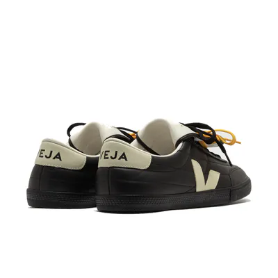 magliano-x-veja-panenka-leather-black-mg0221674b-4.png
