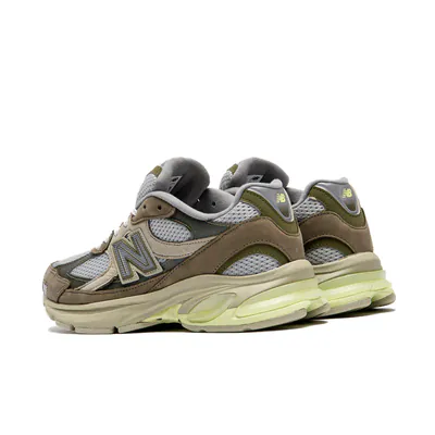 new-balance-2010-covert-green-u20101ah-4.png