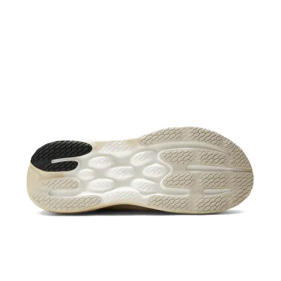 district-vision-x-new-balance-1080v15-linen-m10807t4-5.png