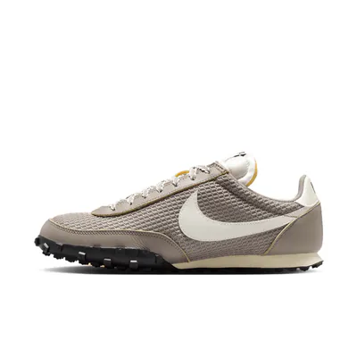 nike-waffle-racer-moon-fossil-im8673-001-2.png