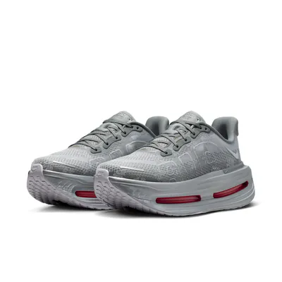 nike-vomero-premium-fleur-de-lis-iq0028-001-2.png