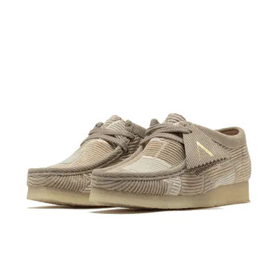 aleali-may-x-clarks-wallabee-beige-combi-26185905-3.png